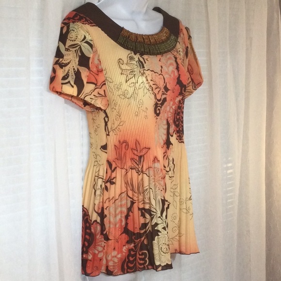 Dressbarn Beaded Pleated Top NWT Size S - Picture 2 of 8